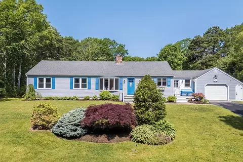 48 Clubhouse Dr, Pocasset, MA 02559