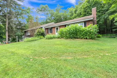 10 Hillside Dr, Brimfield, MA 01010