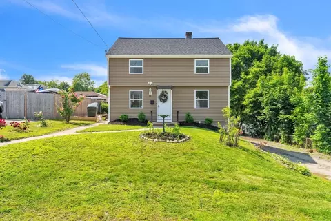48 Aldrich St, Webster, MA 01570