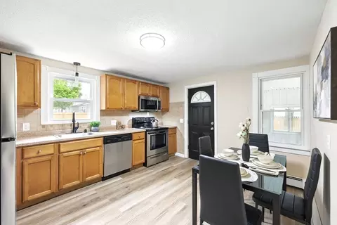147 Quaker St, Springfield, MA 01118 photo 2
