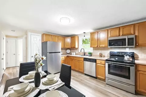 147 Quaker St, Springfield, MA 01118 photo 4