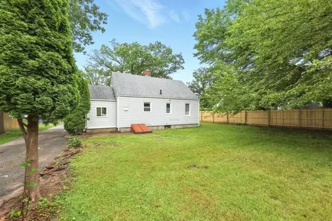 147 Quaker St, Springfield, MA 01118 photo 23