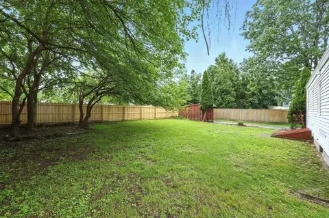 147 Quaker St, Springfield, MA 01118 photo 25