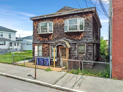 33 Elmwood St, Revere, MA 02151