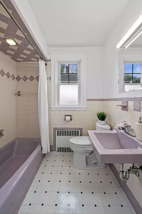 Bath - 33 Intervale Ave, Saugus, MA 01906 photo 1 of 1