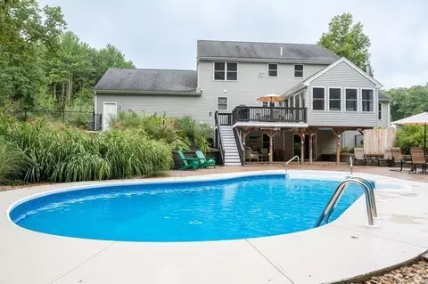 Exterior - 10 Tobin Dr, Dudley, MA 01571 photo 3 of 10