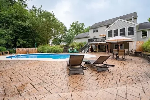 Exterior - 10 Tobin Dr, Dudley, MA 01571 photo 4 of 10