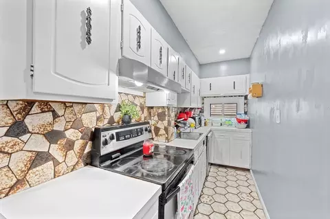 18 Gordon St, Worcester, MA 01604 photo 6