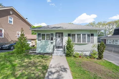 18 Gordon St, Worcester, MA 01604