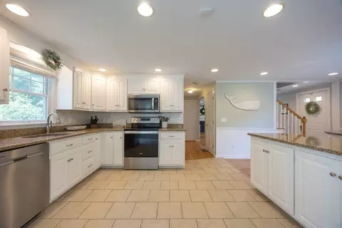 68 Smith Ave, Walpole, MA 02081 photo 12