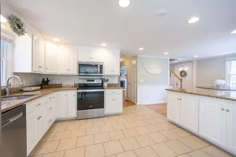68 Smith Ave, Walpole, MA 02081 photo 13