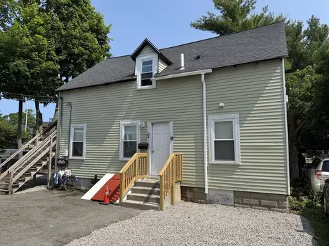6 6r Holman St, Attleboro, MA 02703