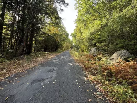 29 31 33 Ladd Rd, Sturbridge, MA 01566