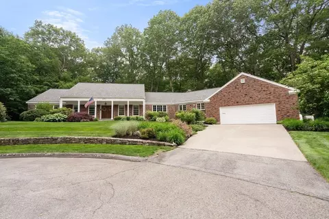 15 Mary Jane Cir, Worcester, MA 01609