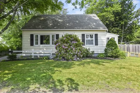 11 Leslie Dr, Pittsfield, MA 01201
