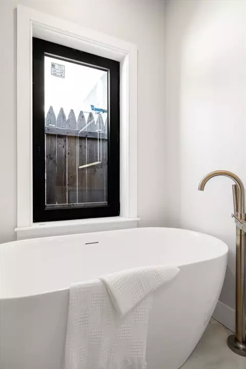 832 E 3rd #A, Boston, MA 02127 photo 14