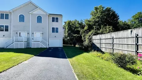 27 Christine Dr, Worcester, MA 01604