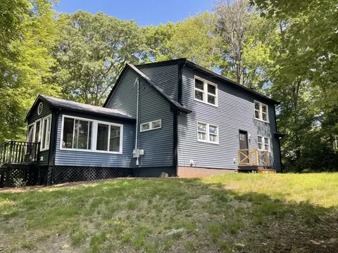 11 Pleasant St, Freetown, MA 02702