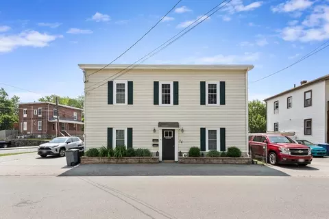 2 Hart St #B, Wakefield, MA 01880