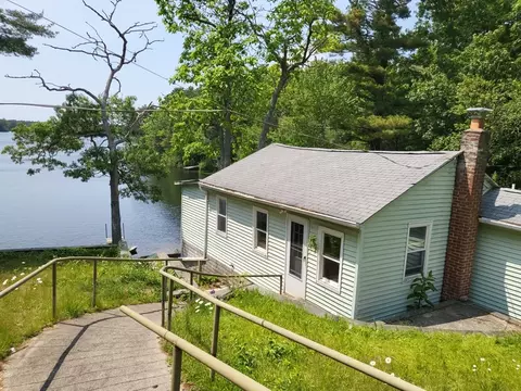 8 Plymouth Ave, Wareham, MA 02538