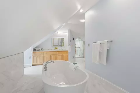Bath - 151 Pope Rd, Acton, MA 01720 photo 4 of 6