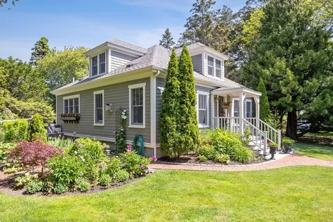 19 Willow St, Sandwich, MA 02563