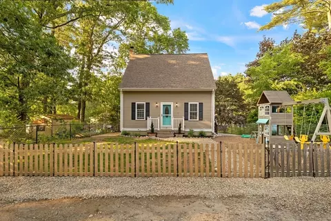 1 Pleasant Ter, Middleboro, MA 02346