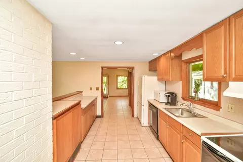 2 Catherine Rd, Framingham, MA 01701 photo 9