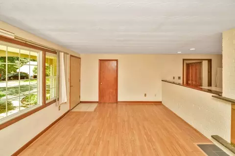 2 Catherine Rd, Framingham, MA 01701 photo 4