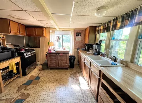 Kitchen - 5 Maguire Rd, Ashburnham, MA 01430 photo 2 of 2