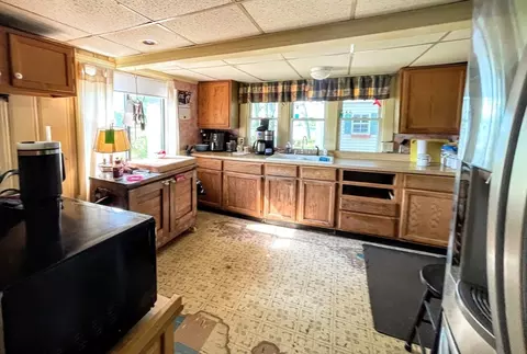 Kitchen - 5 Maguire Rd, Ashburnham, MA 01430 photo 1 of 2