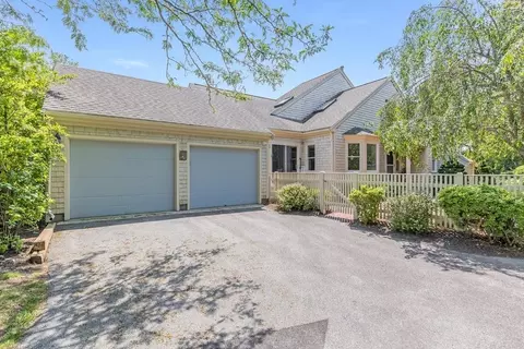 2 Pine Grove Vlg #2, Yarmouth, MA 02675