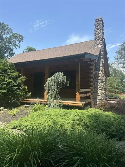 54 Pond St, Rehoboth, MA 02769
