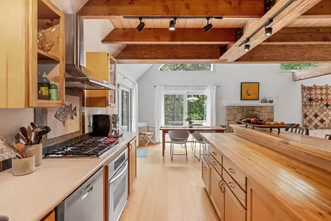 130 Daniels Dr, Wellfleet, MA 02667