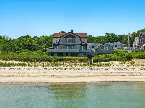 45 Phillips Rd, Buzzards Bay, MA 02532