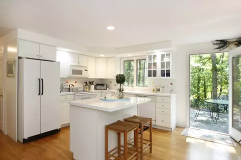 18 Periwinkle Ln, Mashpee, MA 02649 photo 3