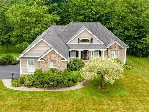 9 Windsor Ln, East Longmeadow, MA 01028
