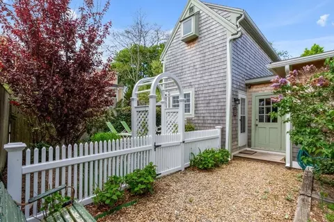 48 Pleasant St #3, Provincetown, MA 02657