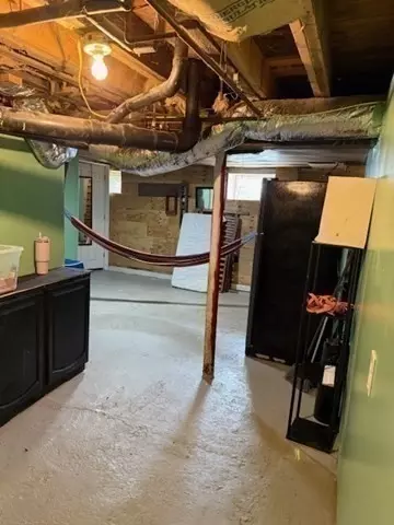 Entry Way - 10 Byron St, Worcester, MA 01605 photo 2 of 5
