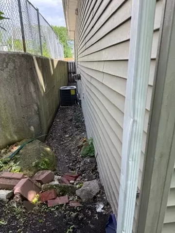 Exterior - 10 Byron St, Worcester, MA 01605 photo 3 of 5