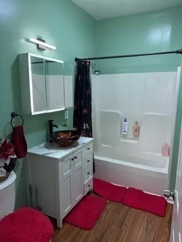 Bath - 10 Byron St, Worcester, MA 01605 photo 3 of 6