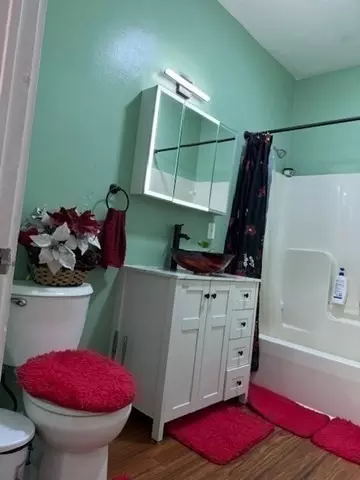 Bath - 10 Byron St, Worcester, MA 01605 photo 1 of 6
