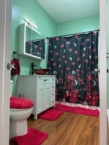 Bath - 10 Byron St, Worcester, MA 01605 photo 2 of 6