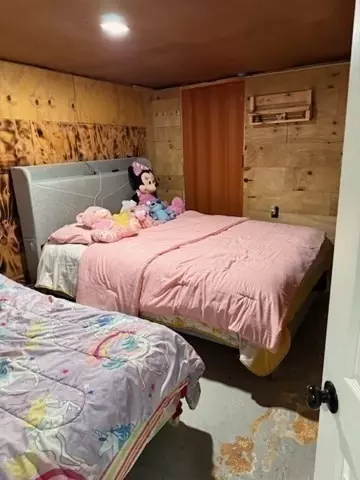 Bedroom - 10 Byron St, Worcester, MA 01605 photo 6 of 8