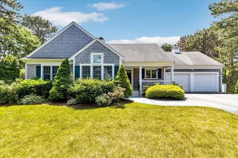 19 Eagle Ln, Cotuit, MA 02635