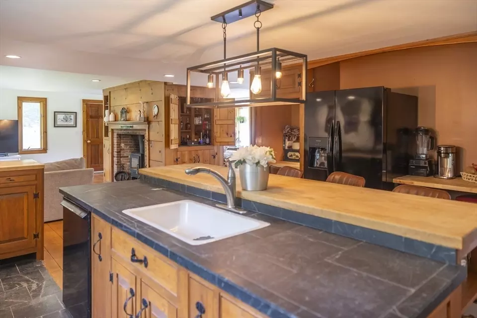 Kitchen - 696 Route 197, Woodstock, CT 06281 photo 3 of 3