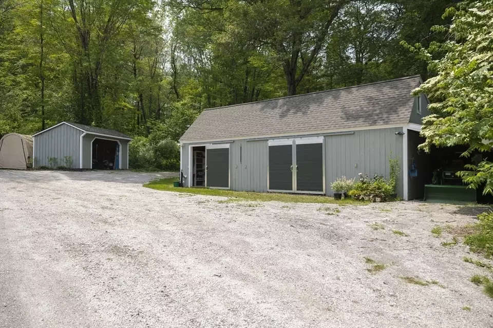 Exterior - 696 Route 197, Woodstock, CT 06281 photo 5 of 10
