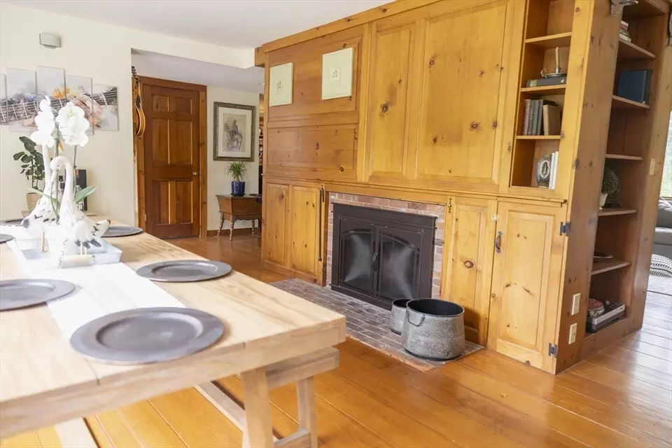Dining - 696 Route 197, Woodstock, CT 06281 photo 3 of 3