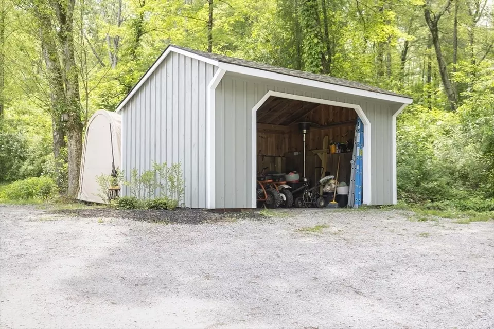 Exterior - 696 Route 197, Woodstock, CT 06281 photo 7 of 10