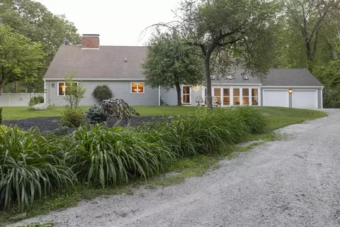 Exterior - 696 Route 197, Woodstock, CT 06281 photo 1 of 10